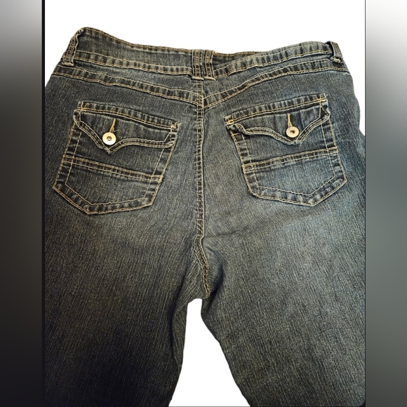 Penningtons Boot Leg Stretchy Jean with Button Up Back Pockets - Picture 3 of 9